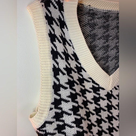 Checkered oversized v neck sweater vest!! - Picture 4 of 6